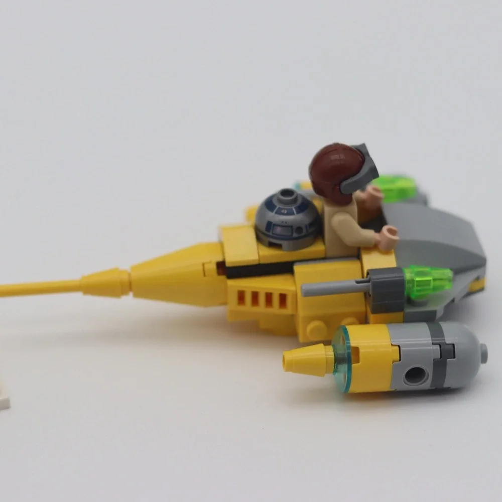 LEGO Star Wars Naboo Starfighter Anakin Skywalker Minifigure & Igloo Build - Picture 9 of 12